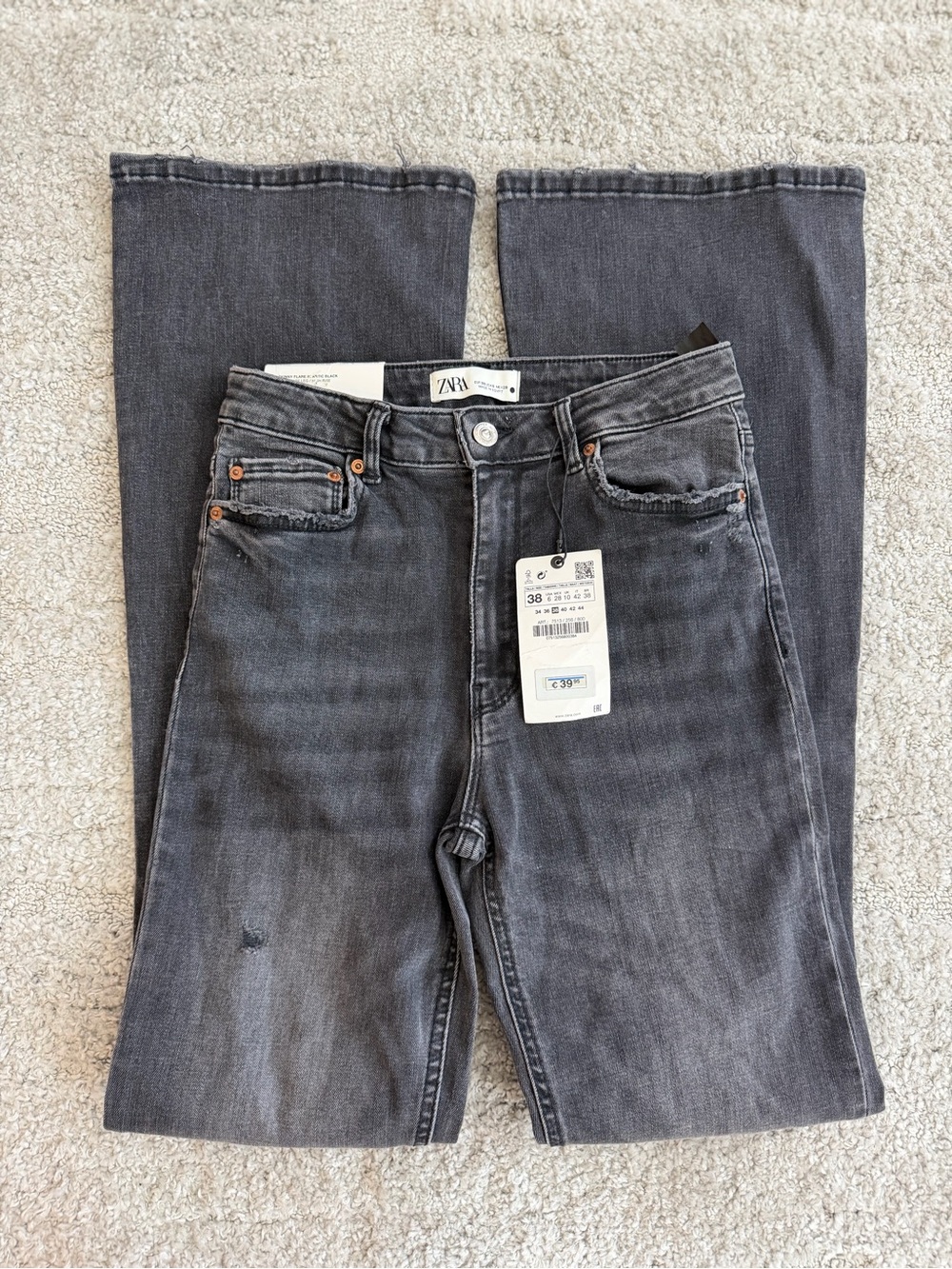 NWT Zara Size 6 High-Rise Slim Fit Flare in Black